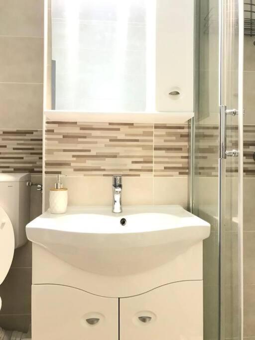 Apartament Spatios In Орадя Екстер'єр фото